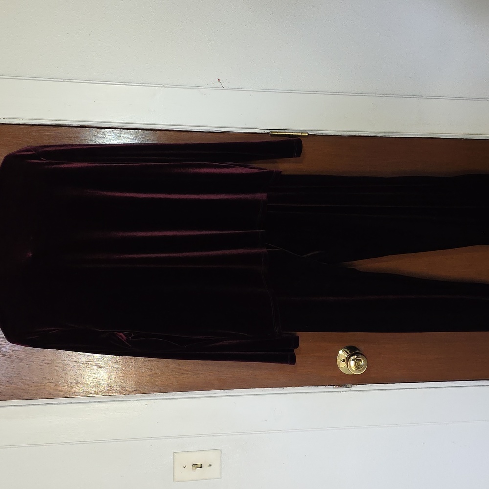 Velvet Burgundy Two-Piece Set GEORGE - Picture 5 of 8